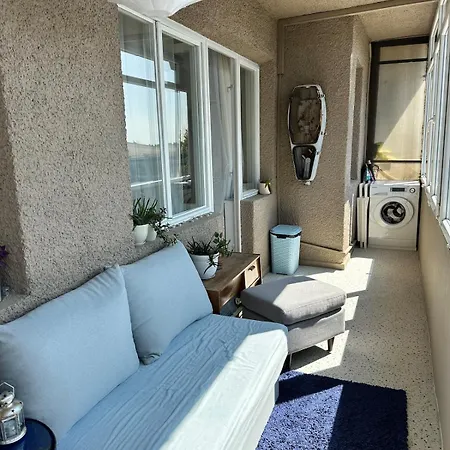 The Big Blue Apartment Warna