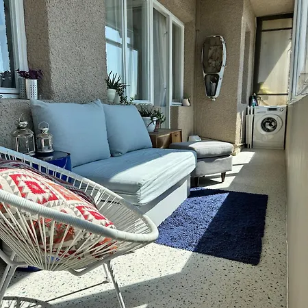 The Big Blue Apartment Warna